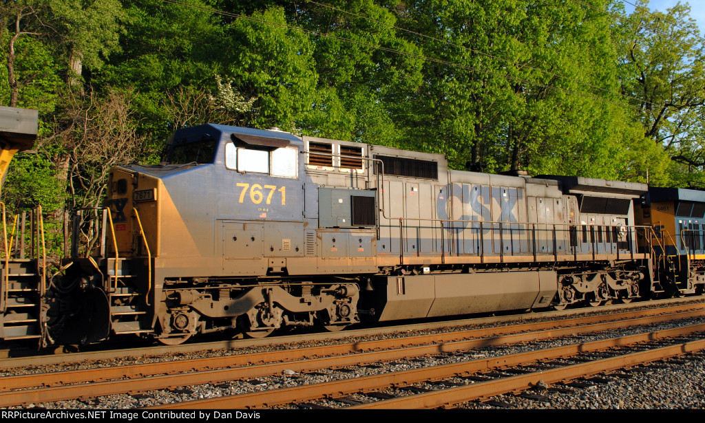 CSX CW40-8 7671 trails on Q034-30.
